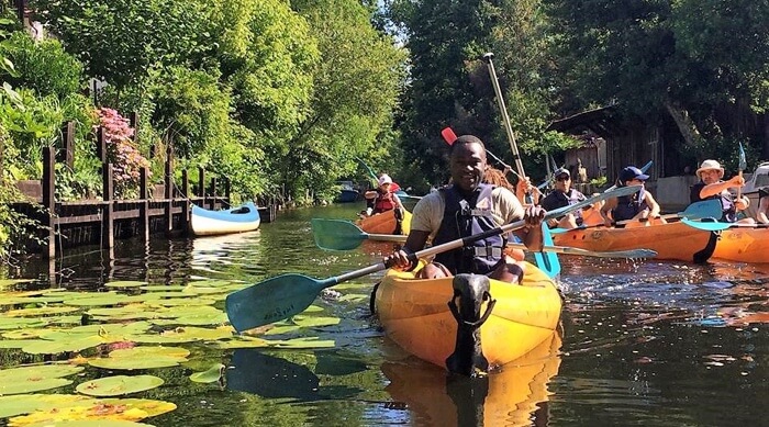Départ en kayak sur le canal des Landes